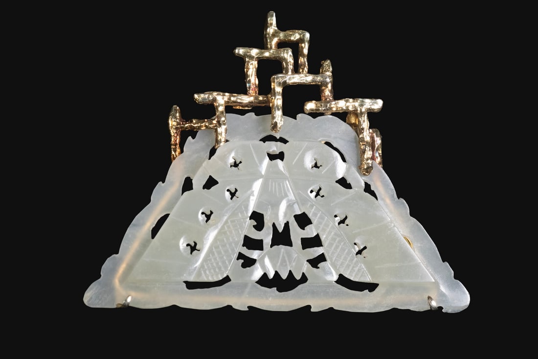 VINTAGE 9K GOLD MOUNTED CARVED WHITE JADE PENDANT/BROOCH (1 of 2)