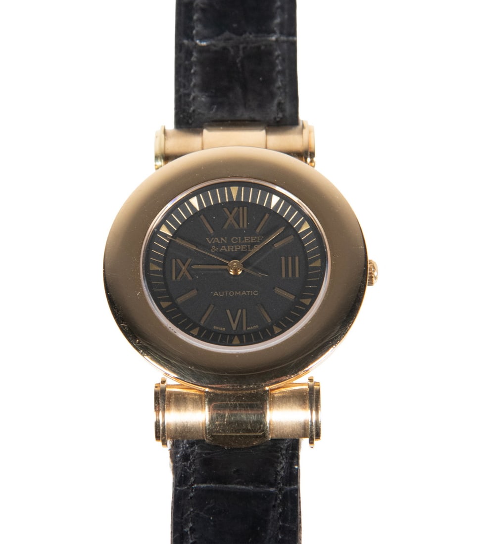VAN CLEEF & ARPELS ROMA UNISEX WRISTWATCH: 18K Yellow Gold Van Cleef & Arpels Roma Wristwatch, Ref. 132054. Round 18K gold case and lugs with screw down gold case back. Beautiful black dial with mix of gold Roman numeral and stick indexes and
