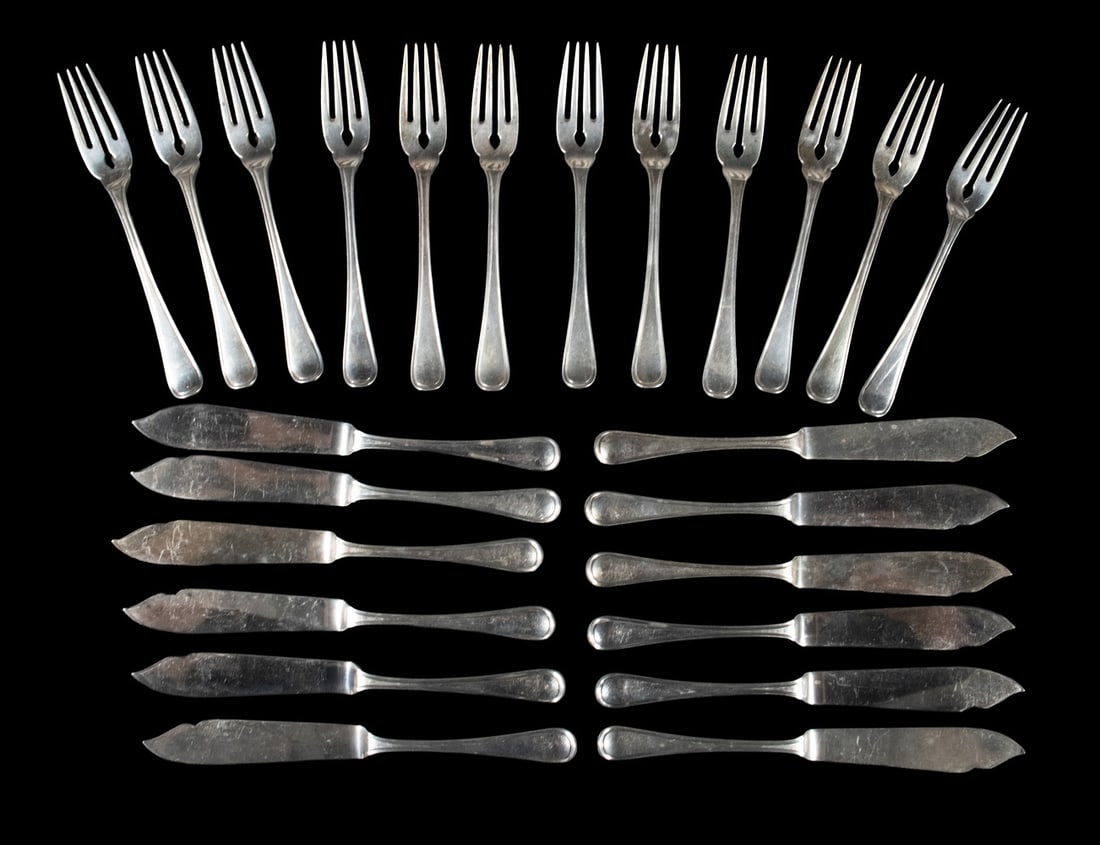 DUTCH 934-SILVER (24) PIECE FISH SET: Vintage Sterling Silver Flatware Set, (12) forks and (12) knives, with 1939 date mark, Amsterdam assay, B&Z maker's stamp. 41.19 ozt tw.Forks, Length: 7 in. (17.8 cm.), Knives, Length: 8 1/4 in. (21