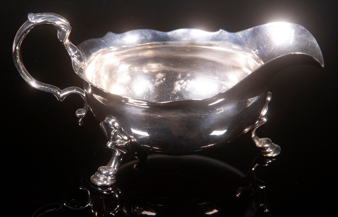 ENGLISH GEORGE III STERLING SAUCE BOAT (1 of 3)