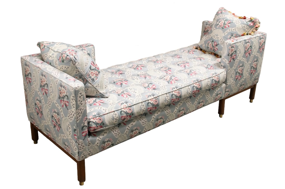 CUSTOM TETE-A-TETE DAYBED IN FLORAL PRINTED COTTON W/ 2 PILLOWS (1 of 2)
