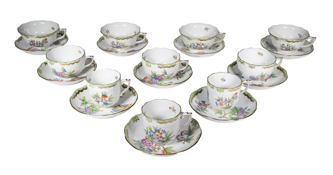 (62 PCS) HEREND "QUEEN VICTORIA" CUPS & SAUCERS (1 of 4)