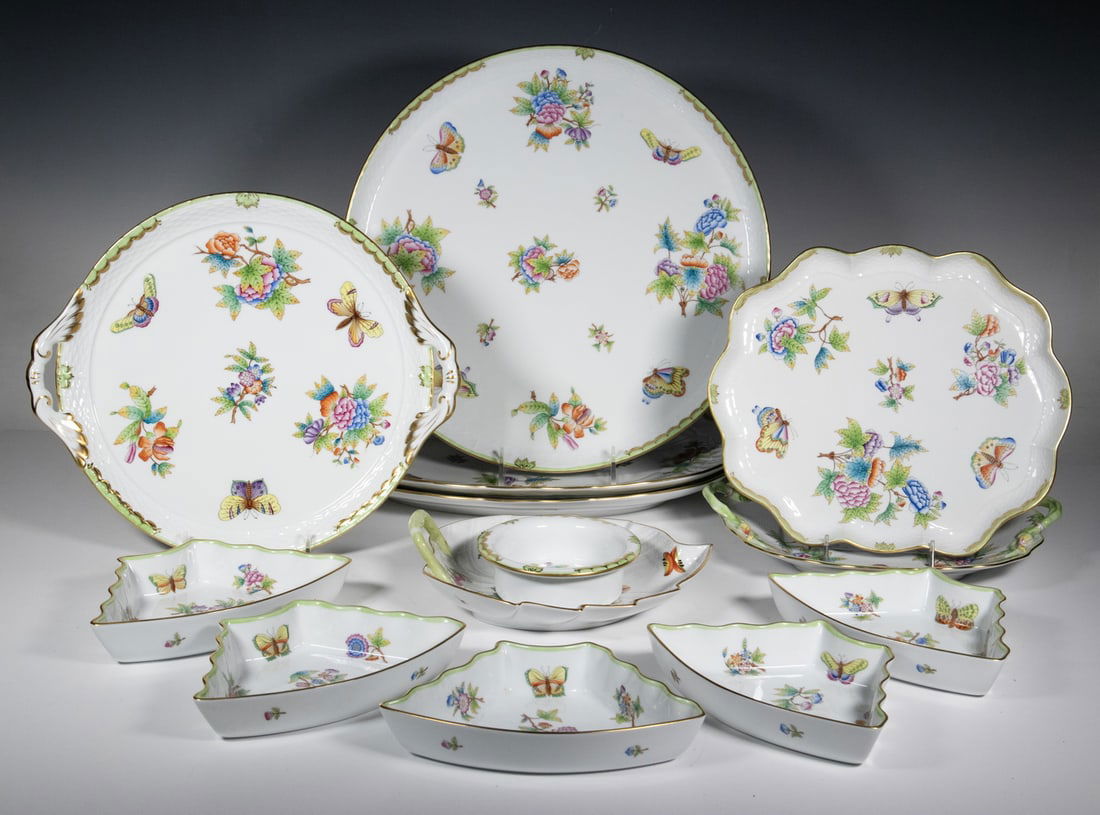 (13) HEREND "QUEEN VICTORIA" SERVING TRAYS (1 of 3)