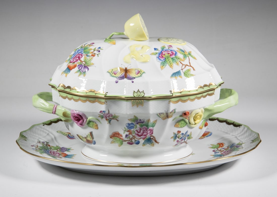 HEREND "QUEEN VICTORIA" TUREEN & OVAL PLATTER (1 of 4)