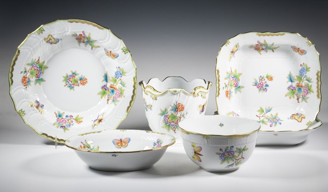 (6) HEREND "QUEEN VICTORIA" SERVING BOWLS (1 of 3)