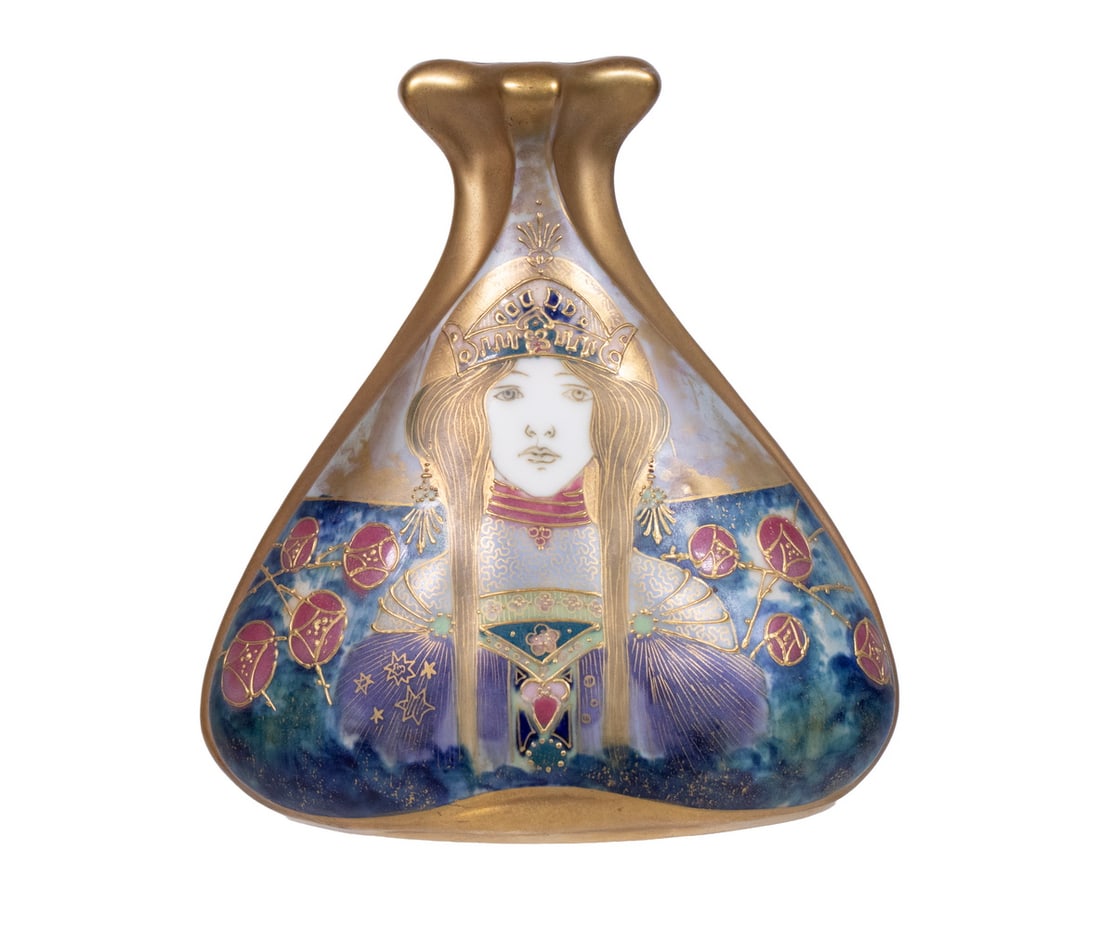 AUSTRIA AMPHORA ART NOUVEAU PORTRAIT VASE (1 of 4)