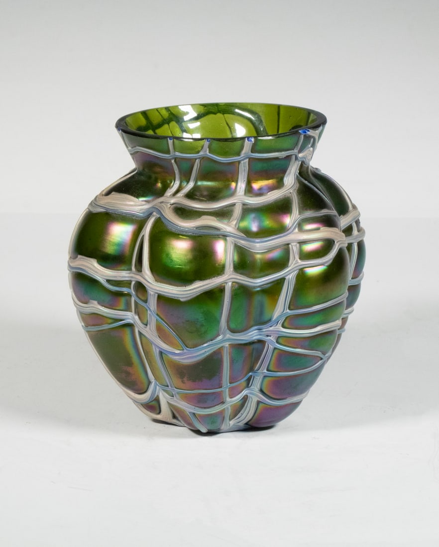 PALLME-KONIG IRIDESCENT GREEN ART GLASS VASE (1 of 1)