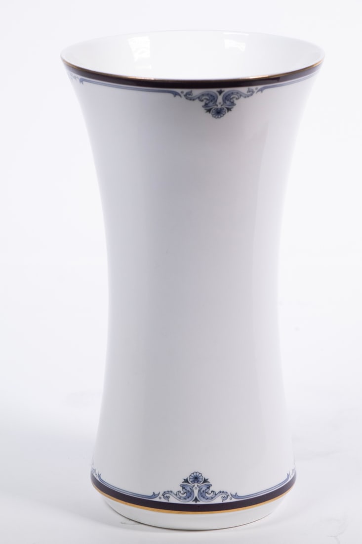 ROYAL DOULTON "PRINCETON" VASE: ROYAL DOULTON "PRINCETON" VASEEnglish Bone China Tapered Cylindrical Vase, "Princeton" pattern, 9" high, 5" diam.OS: 9 x 5 in. (22.9 x 12.7 cm.)