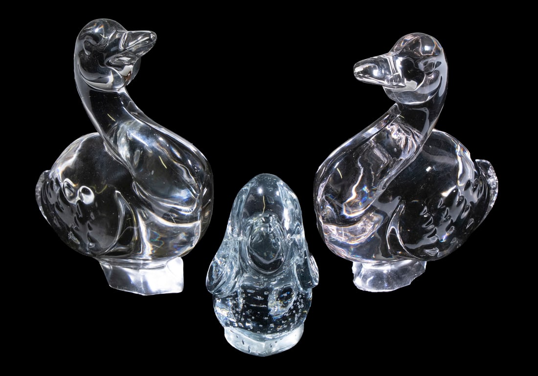 (3) CLEAR GLASS ANIMAL FIGURINES - GEESE & DOG (1 of 2)