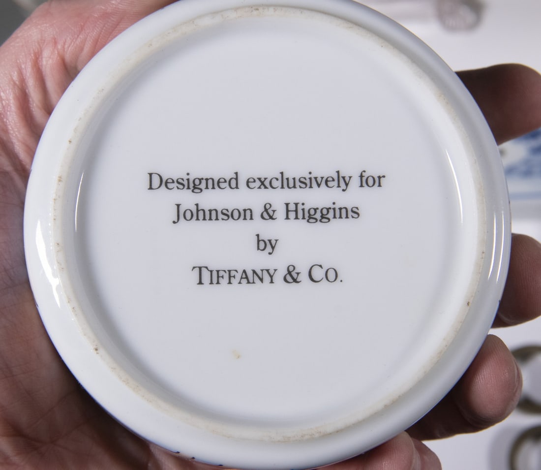 ASSORTED DECORATIVE ITEMS - 2