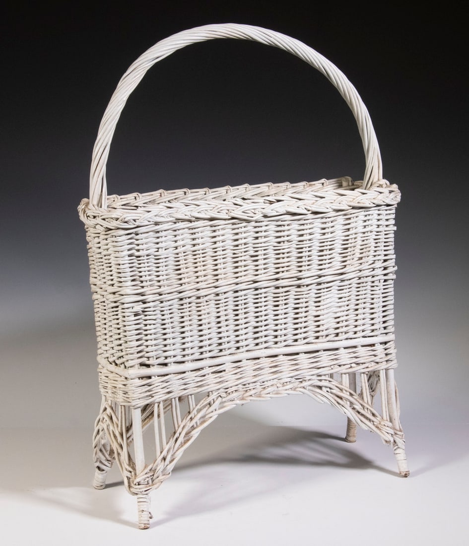 WICKER MAGAZINE STAND WITH CARRY HANDLE (1 of 1)