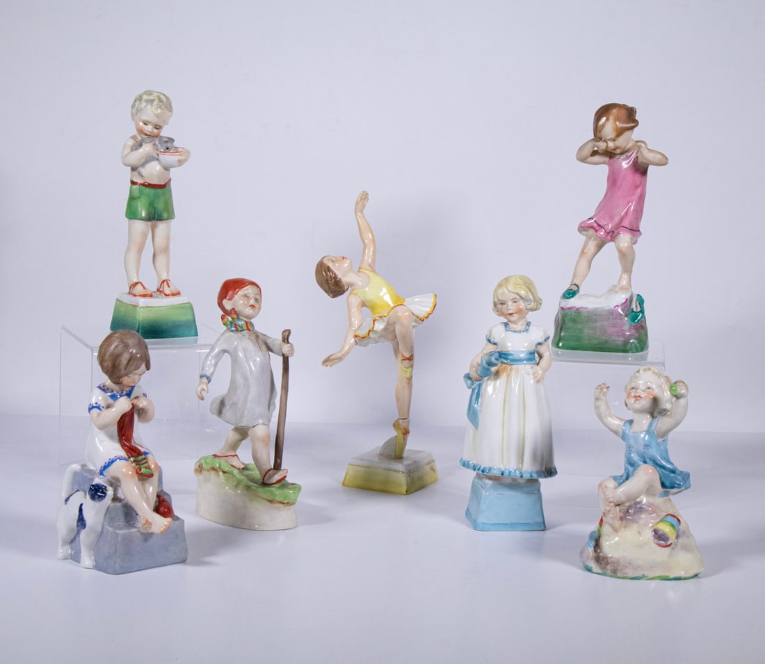 (7) ROYAL WORCESTER "DAYS OF THE WEEK CHILDREN" FIGURINES (1 of 1)