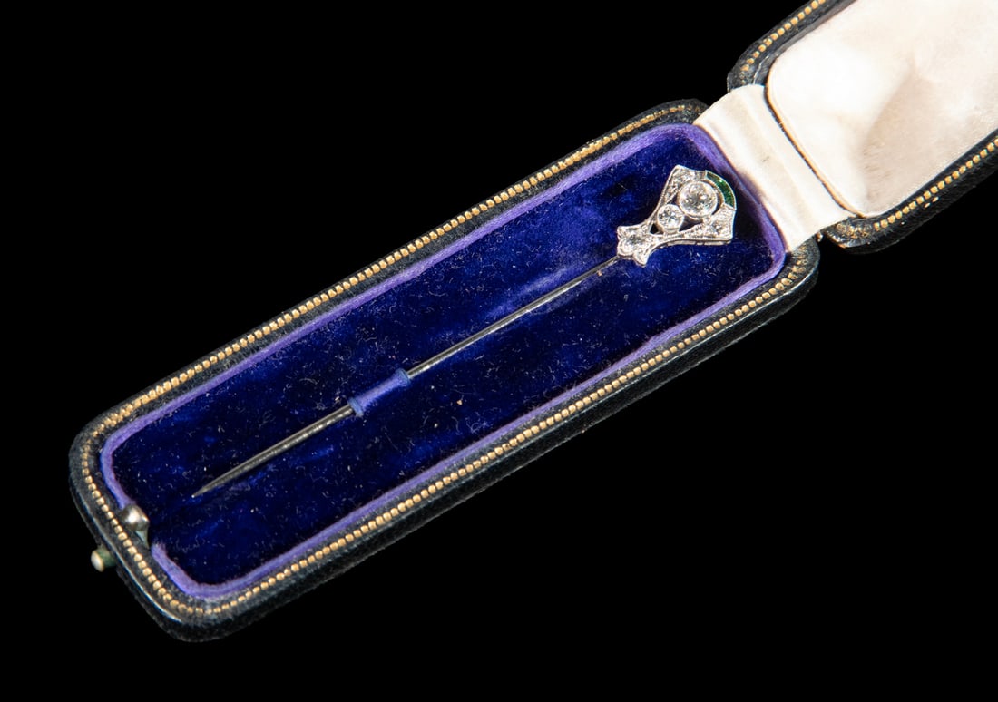 ART DECO PLATINUM, 14K GOLD, DIAMOND AND EMERALD STICK PIN (1 of 2)