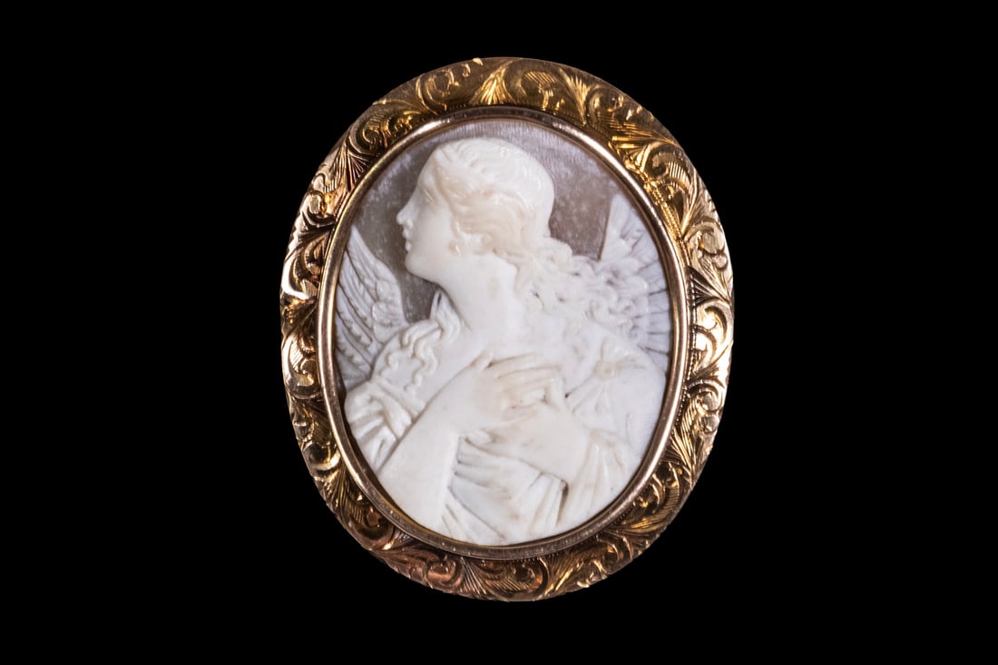 VICTORIAN 14K GOLD CAMEO BROOCH (1 of 2)