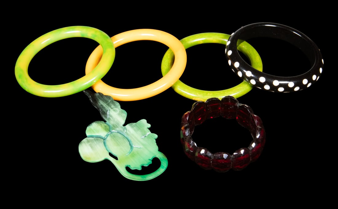(6) VINTAGE BAKELITE AND CATALIN JEWELRY (1 of 1)