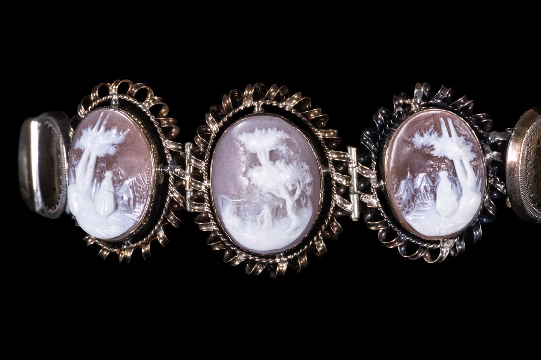 VICTORIAN 14K GOLD MULTI-CAMEO BRACELET (1 of 2)