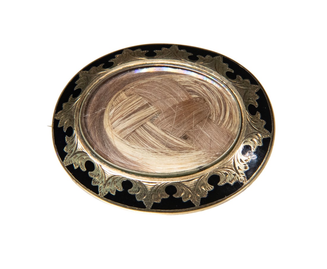 VICTORIAN 10K GOLD MOURNING HAIRWORK BROOCH (1 of 2)