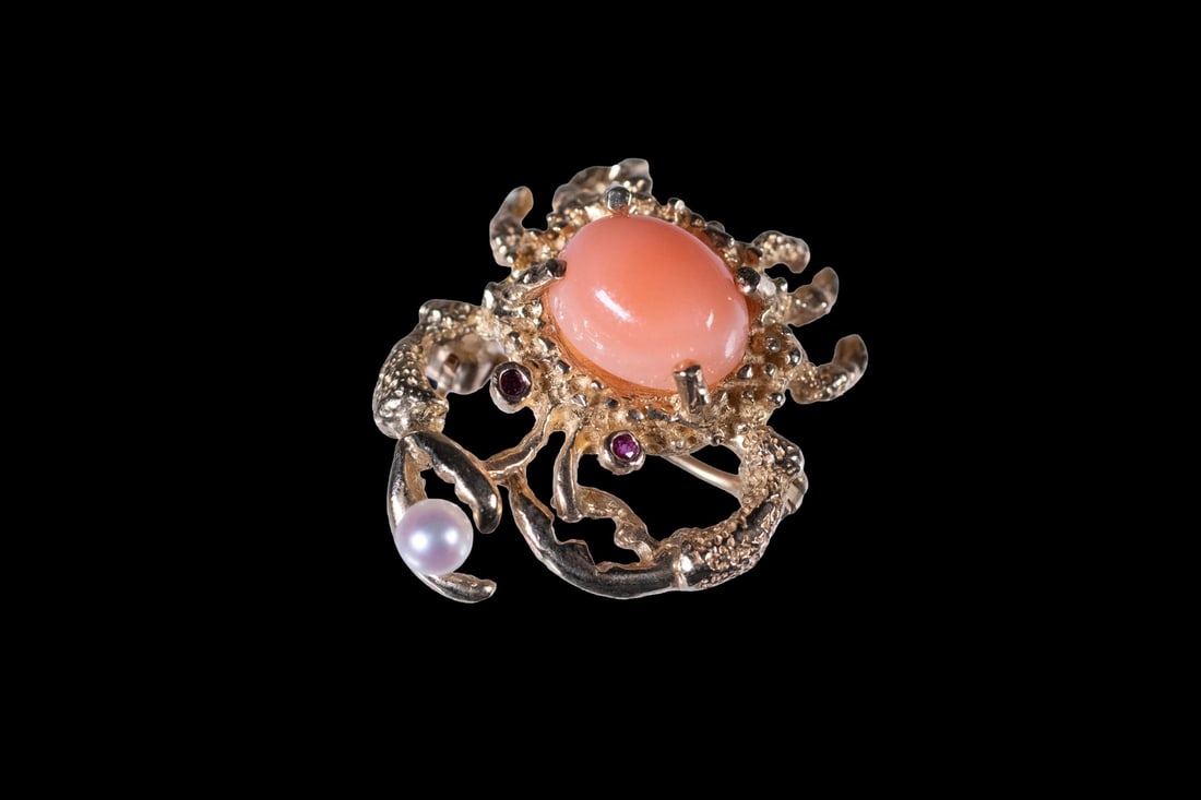 14K GOLD CORAL AND PEARL CRAB BROOCH (1 of 2)