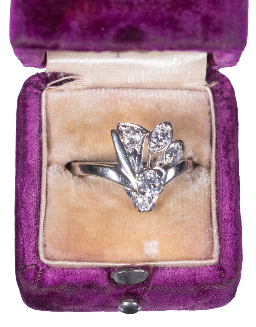 VINTAGE 14K WHITE GOLD DIAMOND RING (1 of 2)