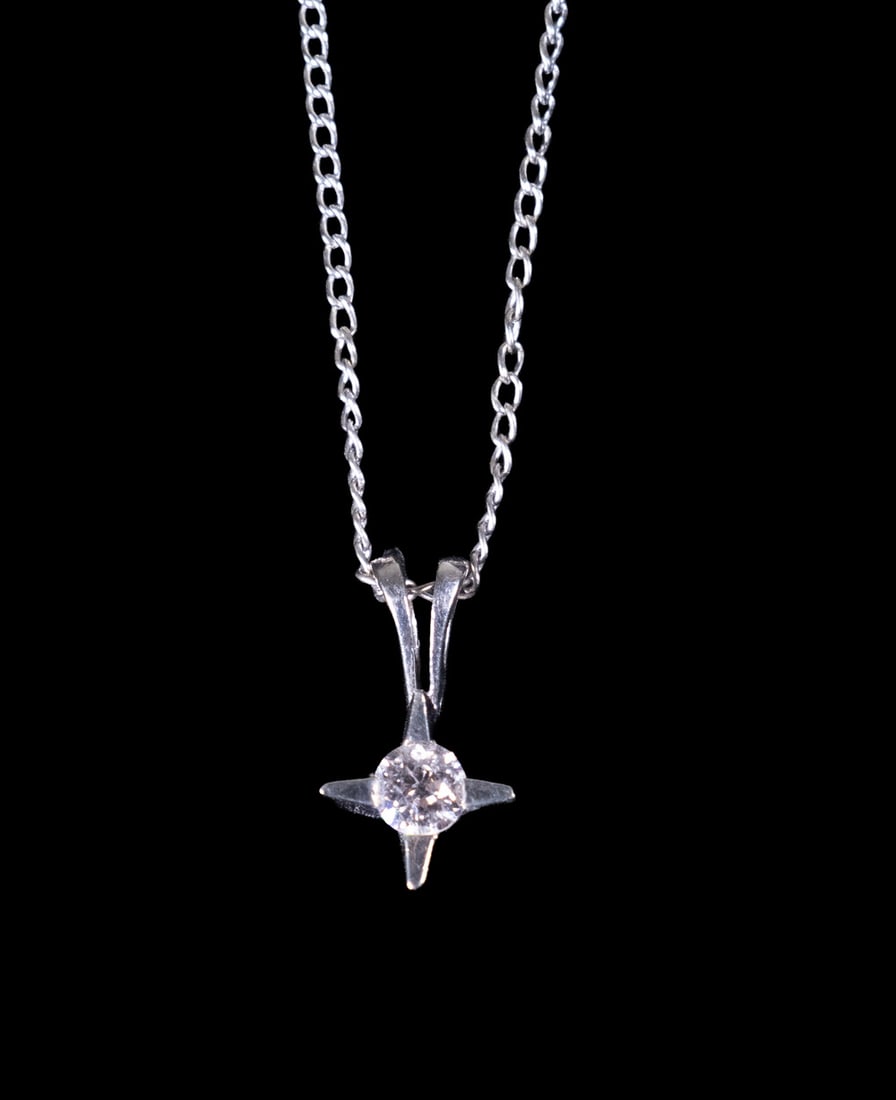 VINTAGE 14K GOLD DIAMOND STAR PENDANT NECKLACE (1 of 1)