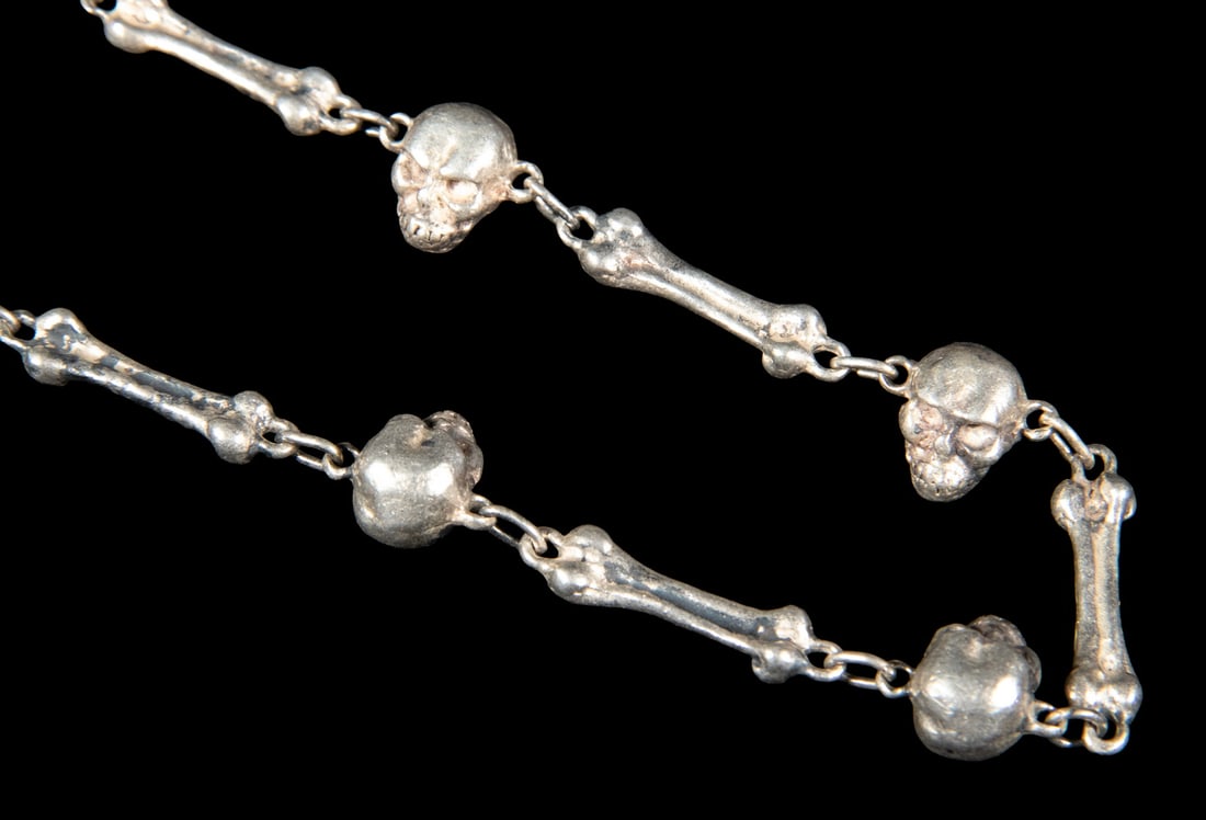 GOTHIC STYLE SILVER SKULL AND BONE LINK NECKLACE (1 of 2)