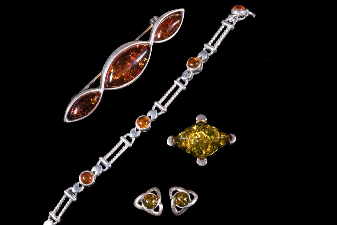 (4) PC. GROUP VINTAGE STERLING SILVER AND AMBER JEWELRY (1 of 2)