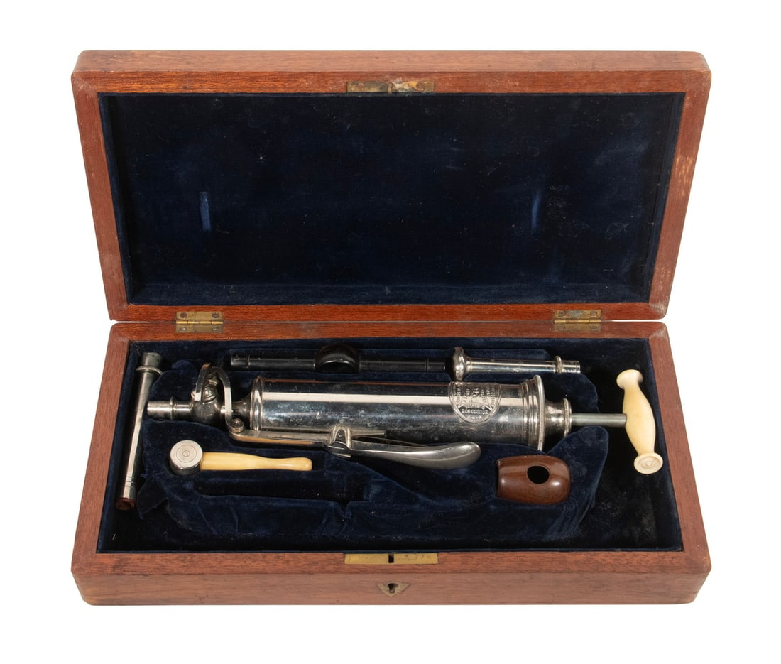 CIRCA 1870 BRITISH CASED SURGICAL TOOL BY MAYER & MELTZER (1 of 3)