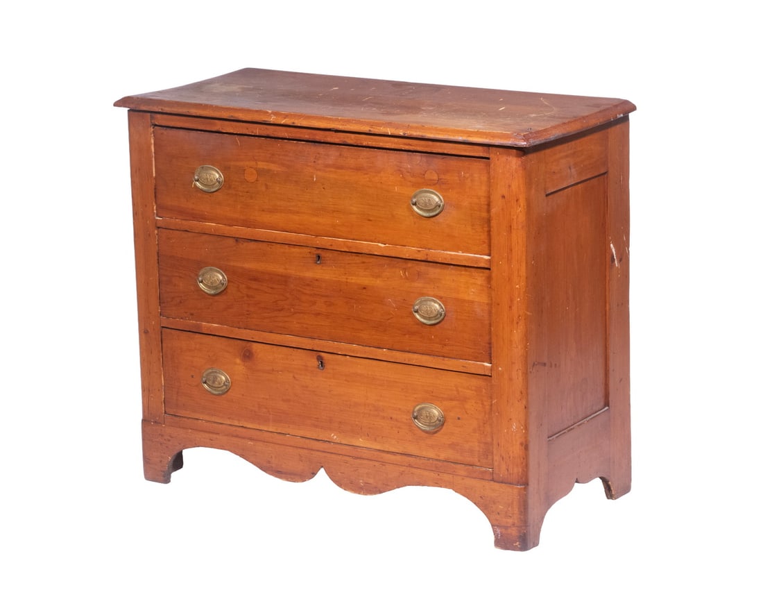 COUNTRY PINE CHEST (1 of 4)