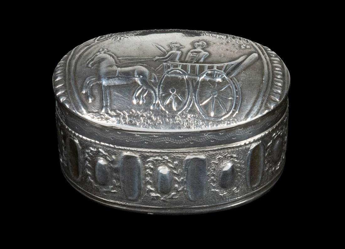 DUTCH STERLING SILVER SNUFF BOX (1 of 2)