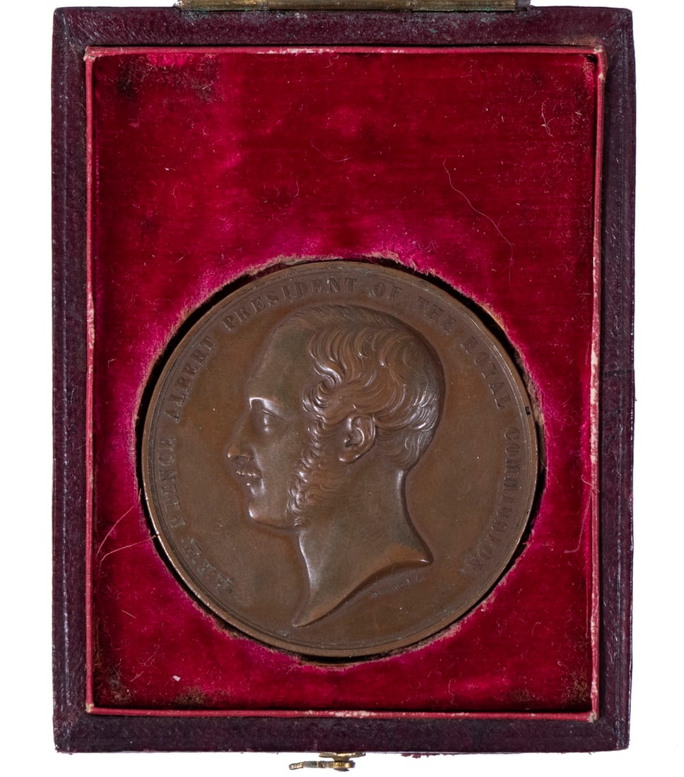 1851 GREAT EXHIBITION CASED EXHIBITOR'S MEDAL: 1851 GREAT EXHIBITION CASED EXHIBITOR'S MEDAL London Crystal Palace Exhibitors Medal, given to all the exhibitors whose products had been on display, designed by William Wyon (1795-1851). The obverse