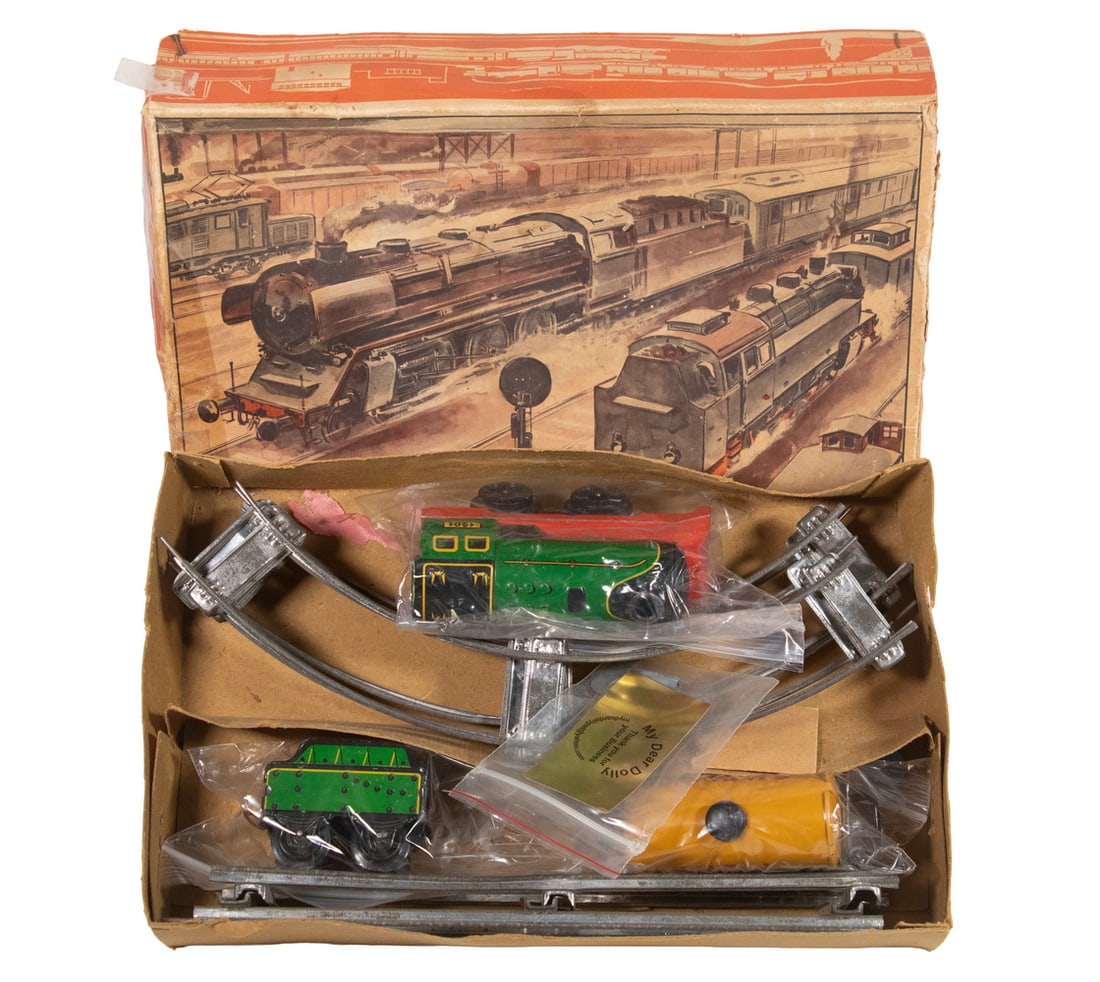 VINTAGE TINPLATE MODEL TRAIN SET WITH ORIGINAL BOX, MID-20TH CENTURY (1 of 2)