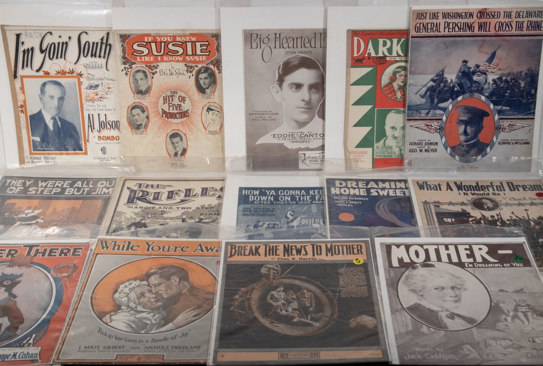 (APPROX 80 PCS) VINTAGE 1910-1930 SHEET MUSIC: (APPROX 80 PCS) VINTAGE 1910-1930 SHEET MUSIC Including: Many WWI (Great War), Vaudeville Stage, Early Movies, regional, etc. Generally clean. Set size: 7 x 12 x 16 in. (17.8 x 30.5 x 40.6 cm.)