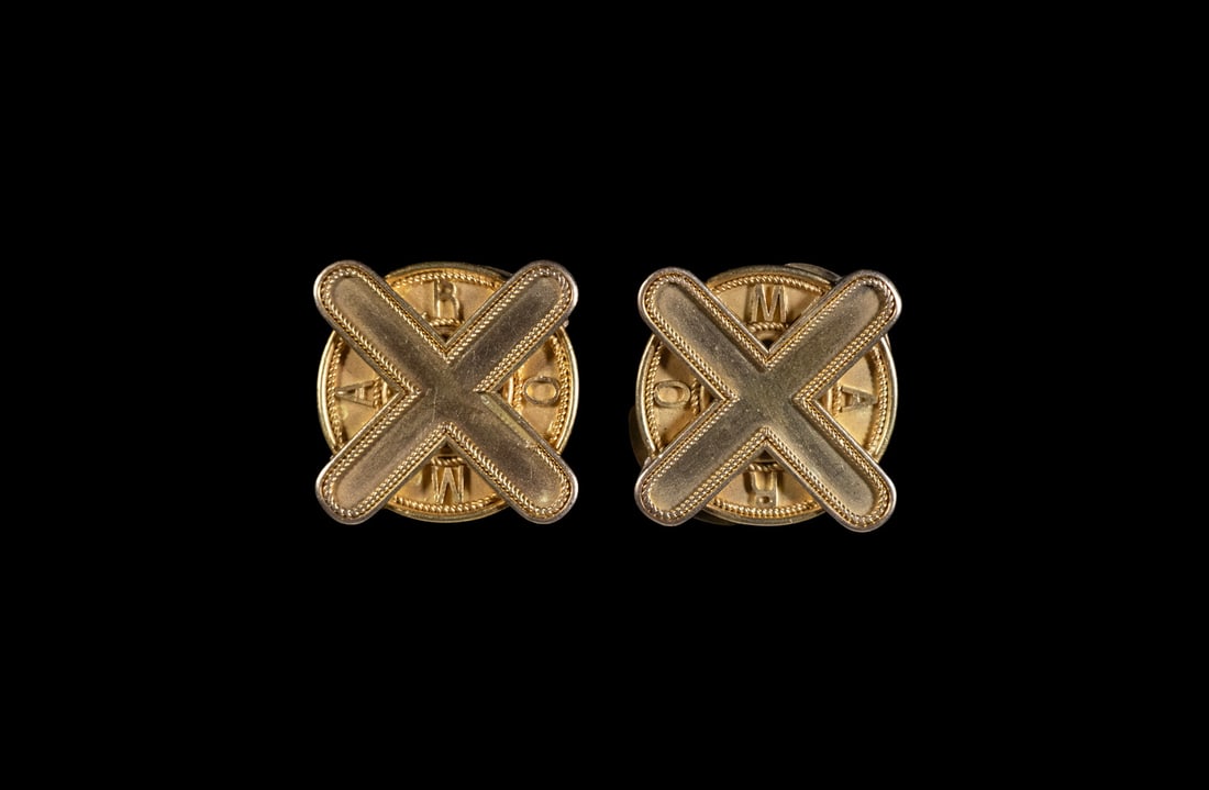 RARE CA 1845 PAIR OF 14K GOLD BADGES OF BRIGADIER GEN SYLVESTER CHURCHILL, USA INSPECTOR GEN MEXICAN: RARE CA 1845 PAIR OF 14K GOLD BADGES OF BRIGADIER GEN SYLVESTER CHURCHILL, USA INSPECTOR GEN MEXICAN WAR Simple Cross Form Military Collar Insignia in solid 14k gold, marked 'MOAC', artillery (?).