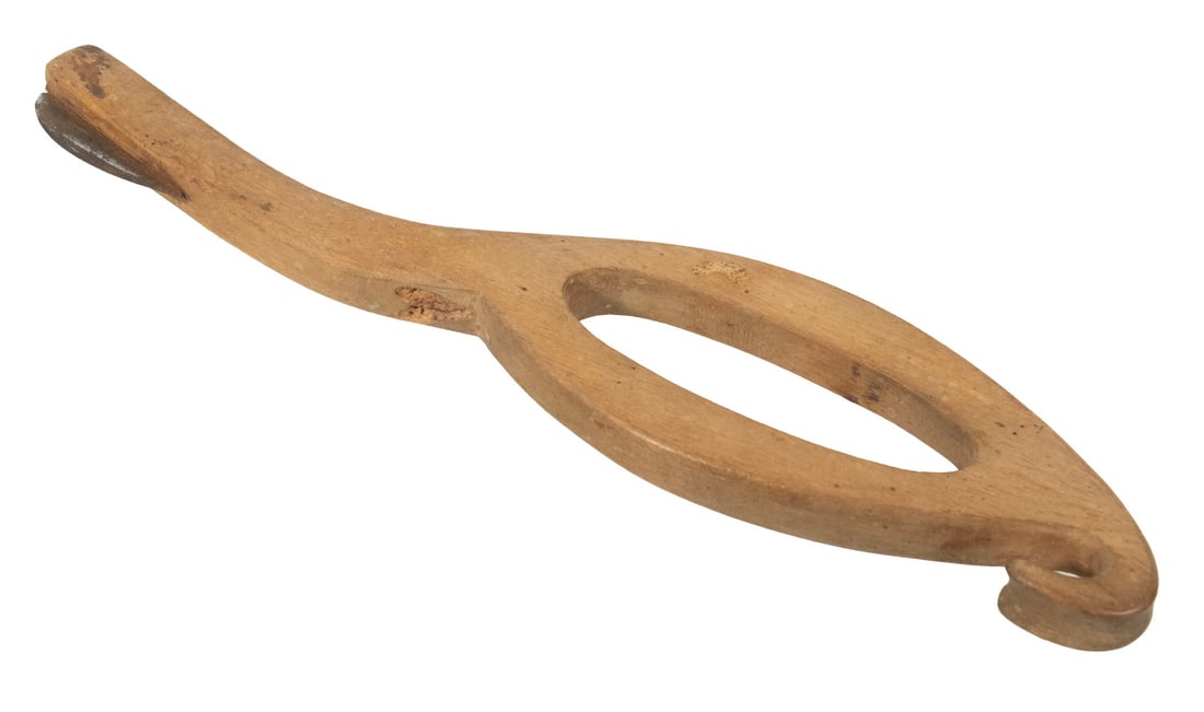19TH C. MAINE FOLK ART COD KNIFE (1 of 2)