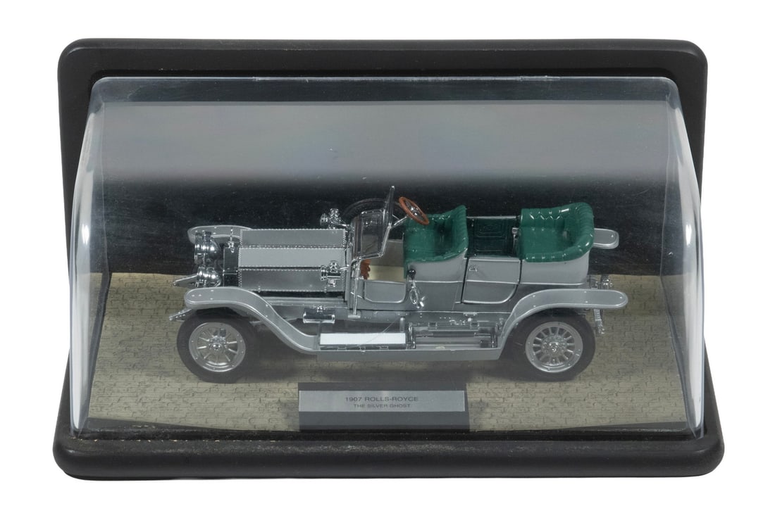 CASED FRANKLIN MINT ROLLS ROYCE SILVER GHOST MODEL (1 of 2)