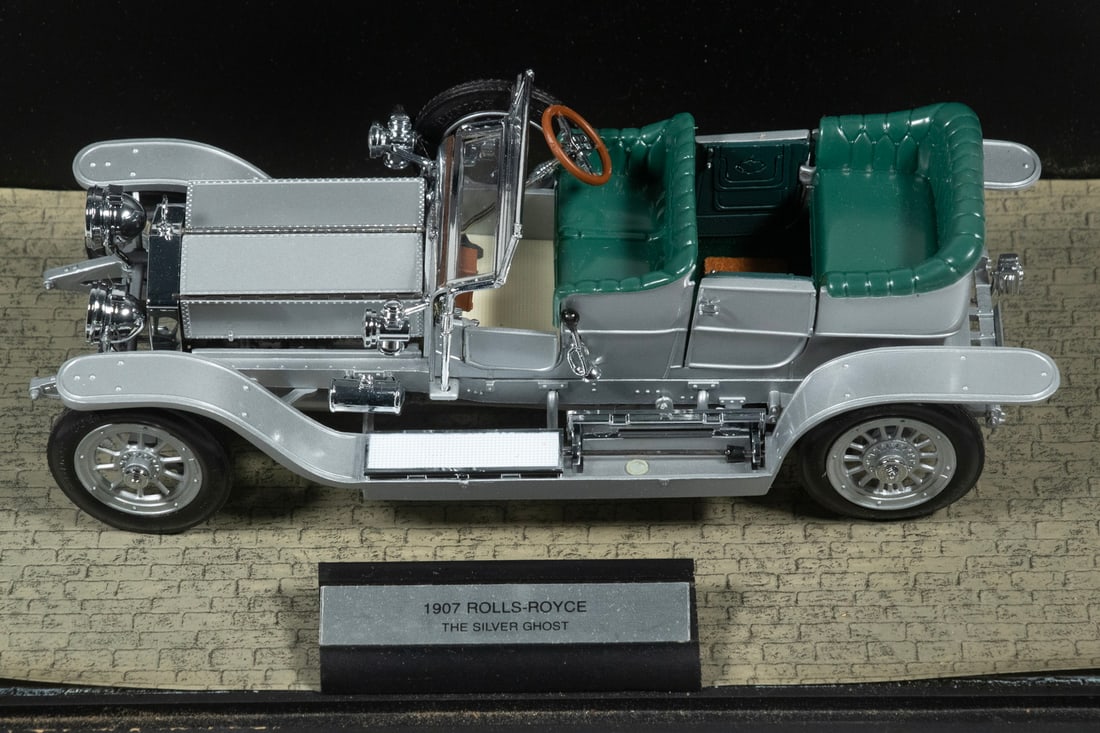 CASED FRANKLIN MINT ROLLS ROYCE SILVER GHOST MODEL - 2
