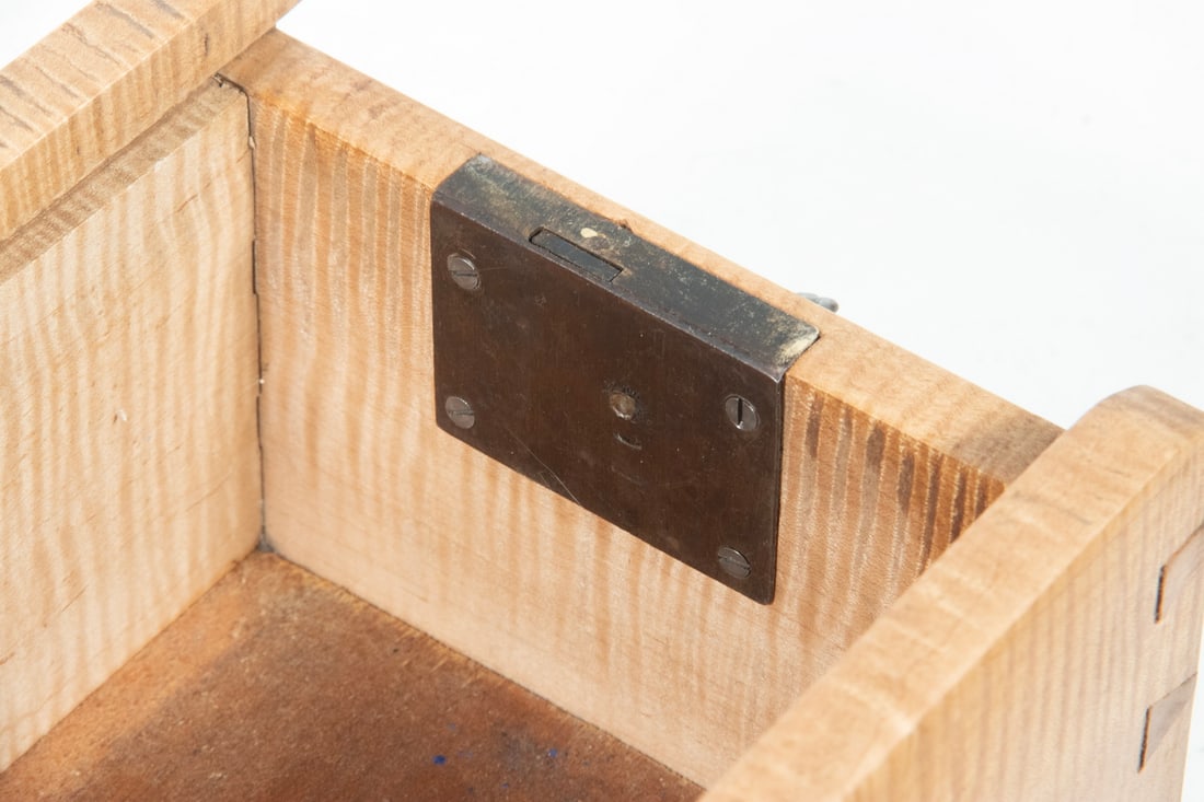 19TH C. TIGER MAPLE LOCKING CANDLE BOX - 3