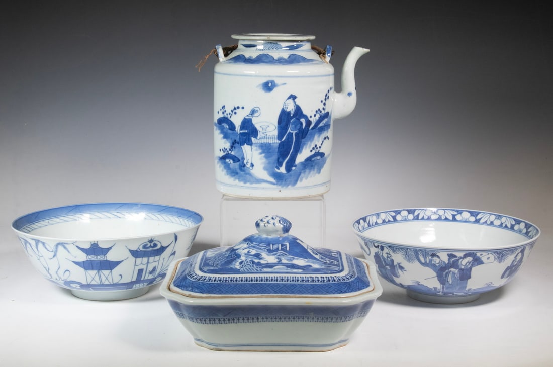 (4) CHINESE BLUE AND WHITE EXPORT-STYLE PORCELAINS, LATE QING TO REPUBLIC PERIOD (1 of 10)