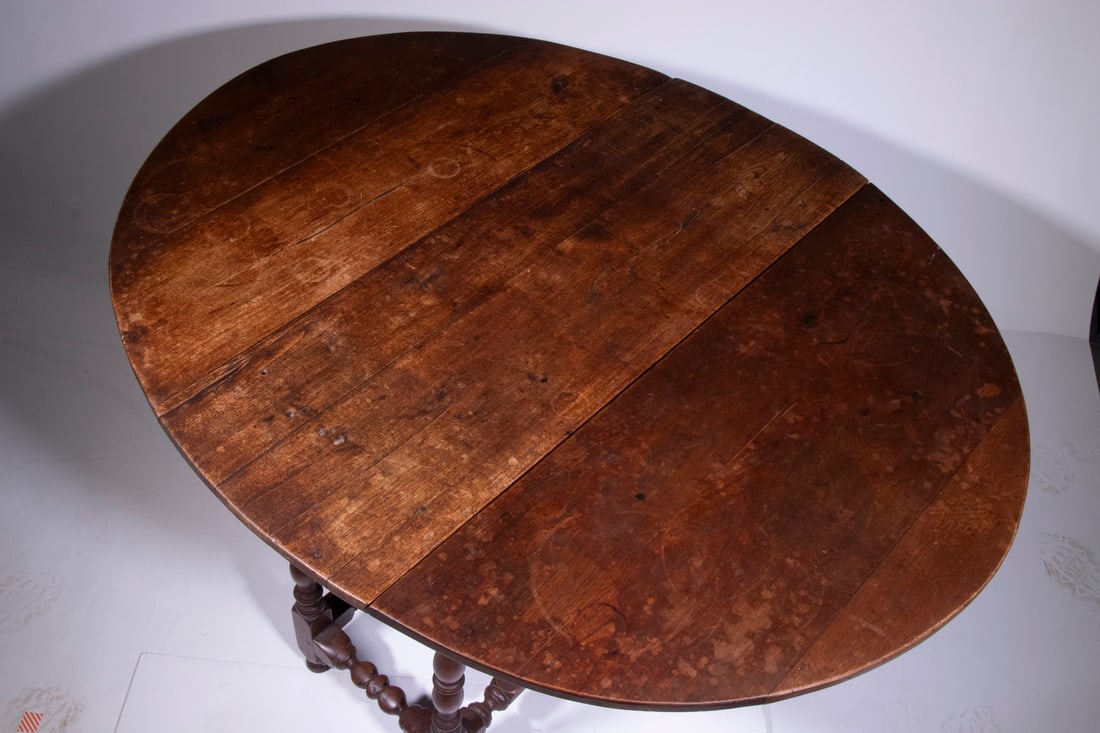 WILLIAM & MARY OVAL DROP-LEAF TABLE - 3