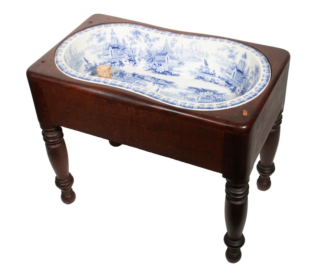CIRCA 1830 MAHOGANY BIDET TABLE (1 of 5)