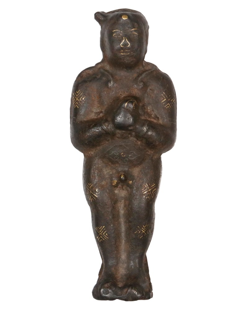 CHINESE MING BRONZE WITH GOLD FUNERARY FIGURE: CHINESE MING BRONZE WITH GOLD FUNERARY FIGURE Ming Dynasty Gold Inlaid Iron Figure of a Standing Man, with inlaid gold line decoration and features, six-character Song Dynasty mark verso (960-1279)