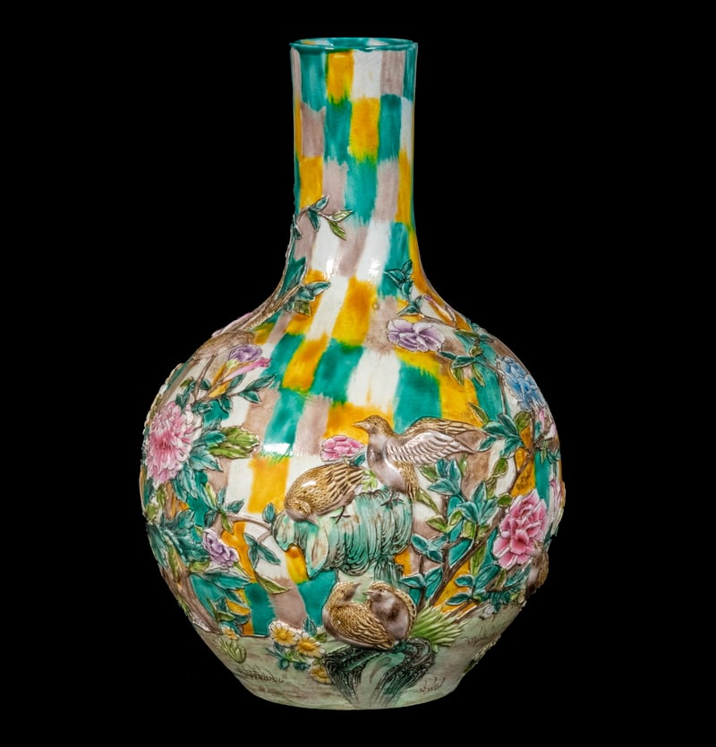 CHINESE PORCELAIN BOTTLE FORM VASE (1 of 4)