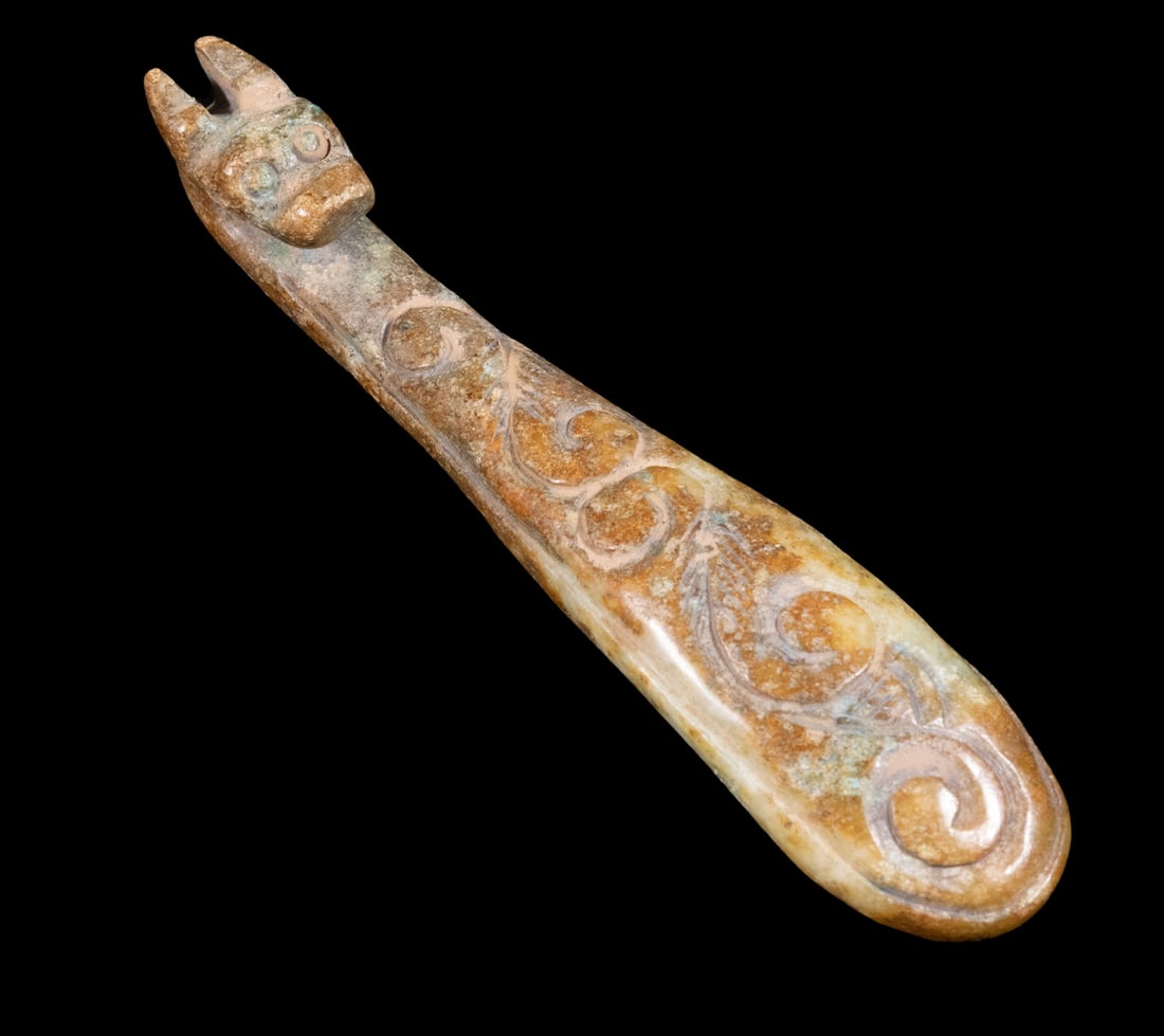 CHINESE CARVED JADE DRAGON HOOK, 19TH CENTURY OR EARLIER (1 of 2)