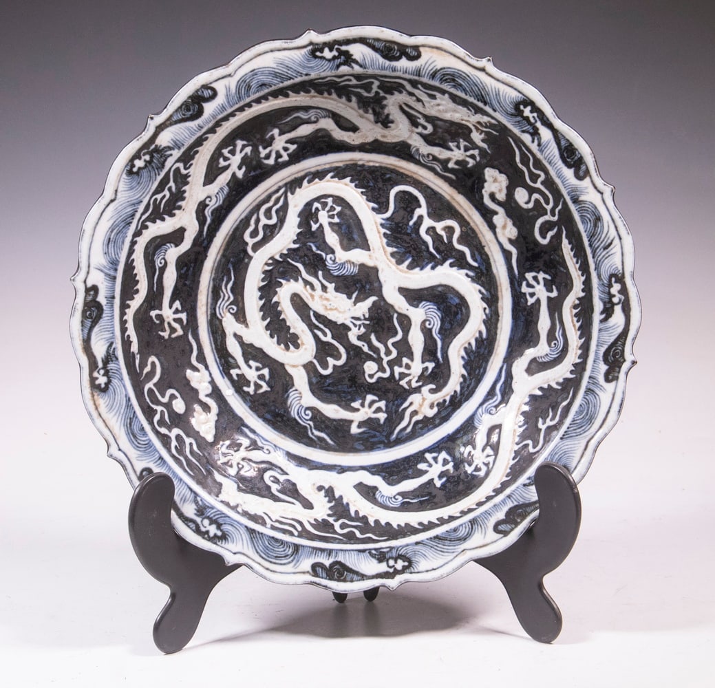CHINESE PORCELAIN DRAGON PLATE (1 of 3)