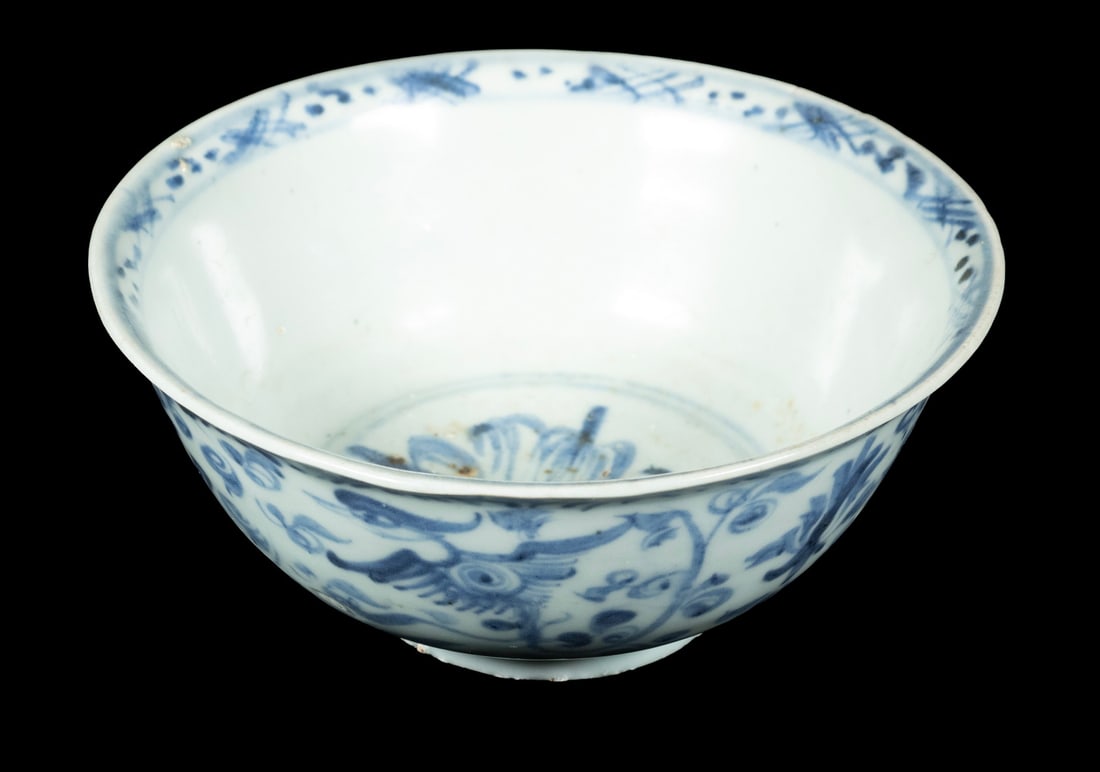 CHINESE BLUE AND WHITE PHOENIX BOWL, POSSIBLY MING DYNASTY: CHINESE BLUE AND WHITE PHOENIX BOWL, POSSIBLY MING DYNASTY A blue and white porcelain bowl with deep rounded sides rising from a slightly splayed foot to a gently flared rim. The exterior is painted w