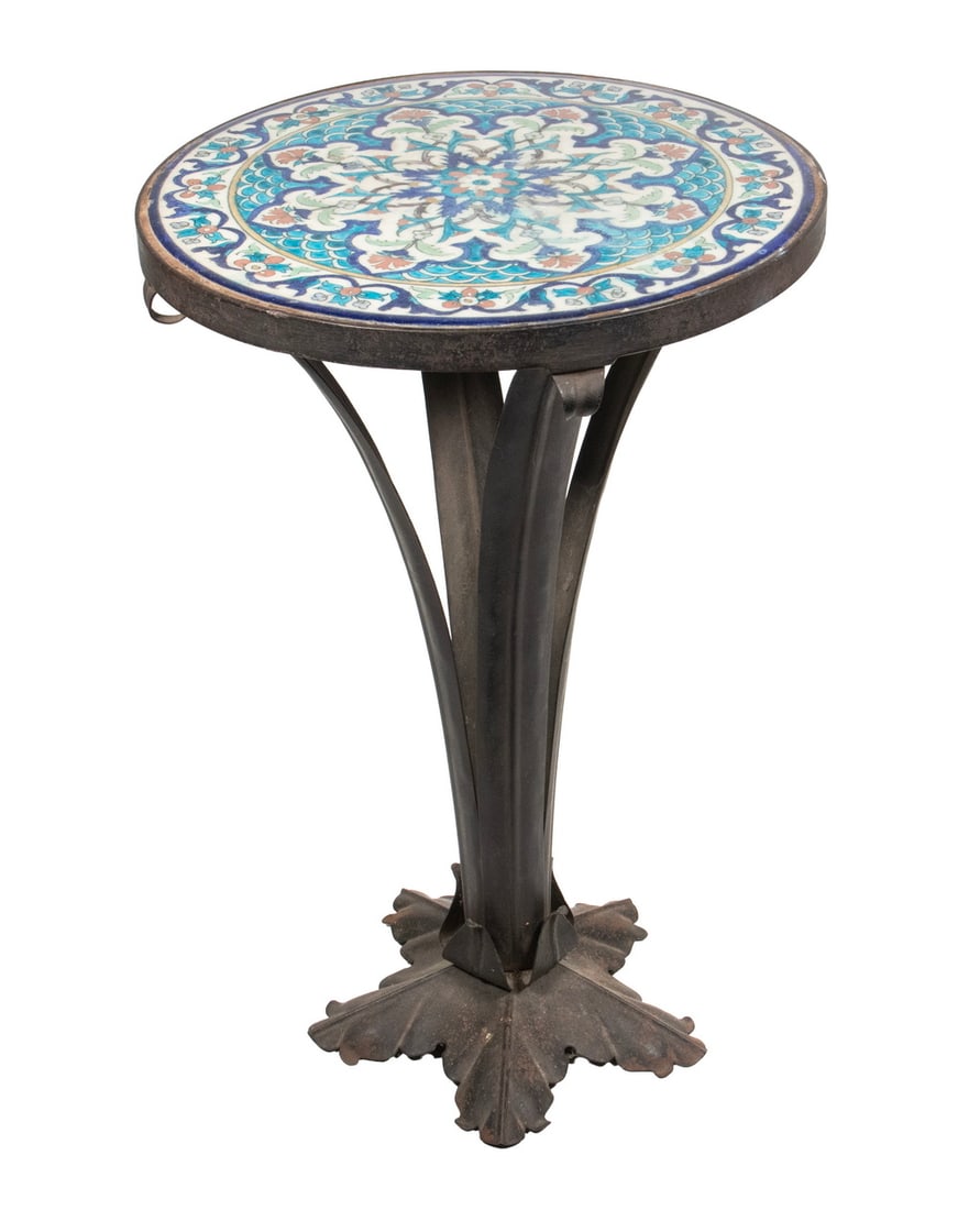 IZNIK TILE TOP ATRIUM STAND (1 of 2)