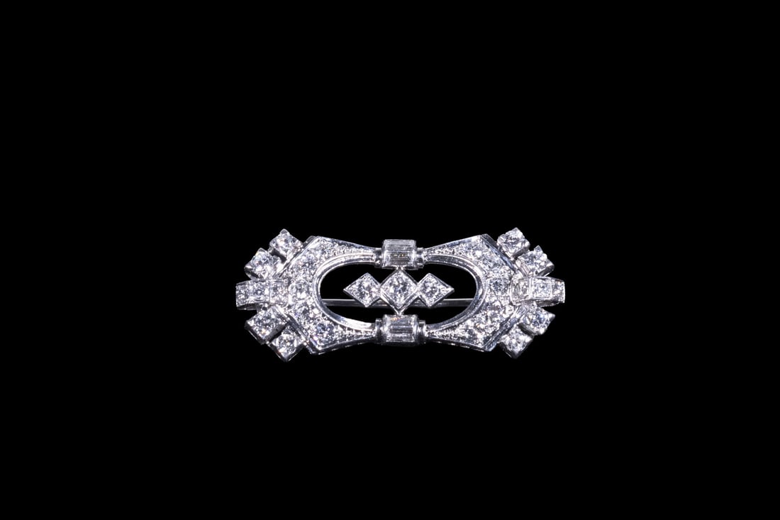 TIFFANY & CO. ART DECO PLATINUM DIAMOND BROOCH, 1920S (1 of 2)