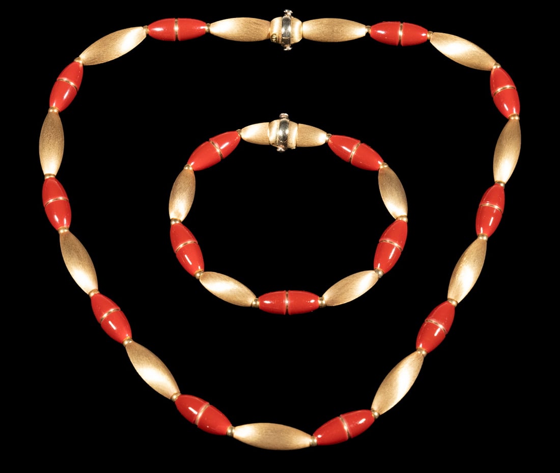 (2PC) 18K GOLD SHREVE, CRUMP & LOW JEWELRY SUITE: (2PC) 18K GOLD SHREVE, CRUMP & LOW JEWELRY SUITE Italian 18K Yellow Gold and Red Enamel Necklace and Matching Bracelet, consisting of oval beads alternating with small round beads, retailed by