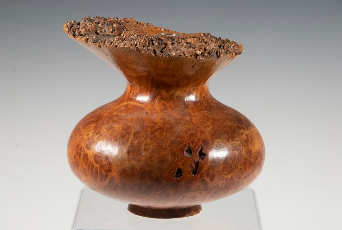 CHUCK MCLAUGHLIN BURLWOD STEM VASE (1 of 3)