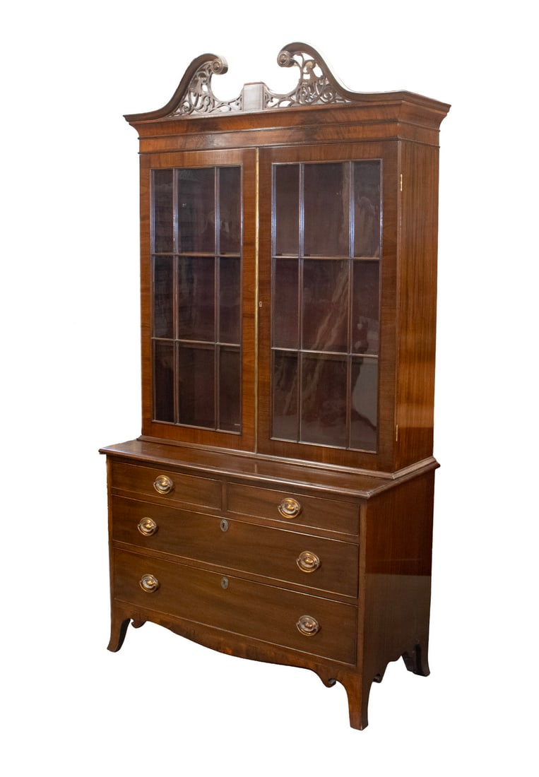 GEORGIAN STYLE MAHOGANY SECRETAIRE BOOKCASE: GEORGIAN STYLE MAHOGANY SECRETAIRE BOOKCASE Circa 1930s Two-Part Bookcase Cabinet, in figured mahogany. The Chippendale top with pierced broken swan's neck pediment and rosette scrolls above two
